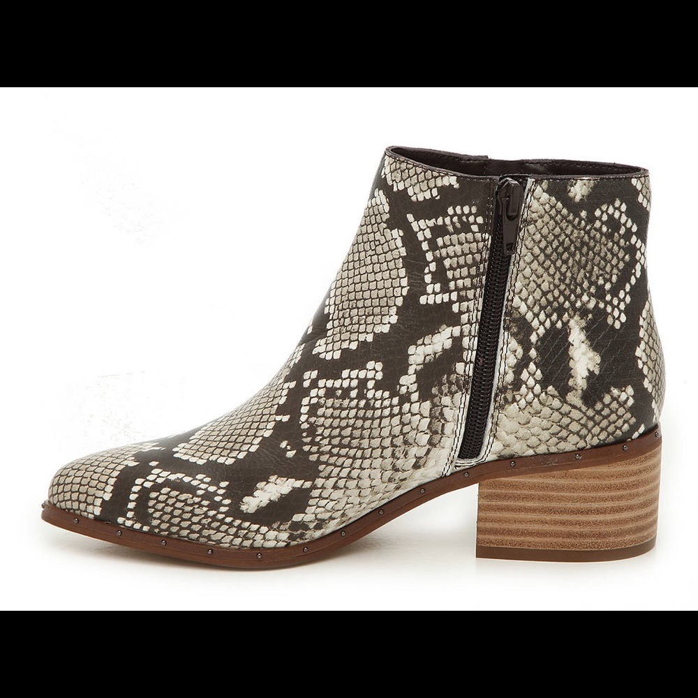 Bleeker & Bond Gwen Snake Print Ankle Boots 6.5 EUC